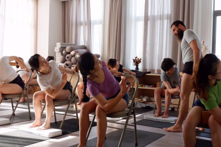 Clases de yoga: ayúdate y ayúdanos